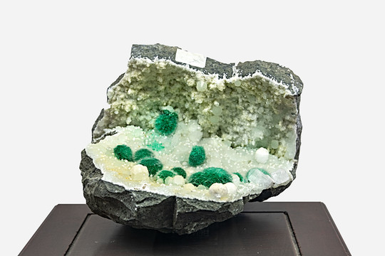 水纤磷镁矿