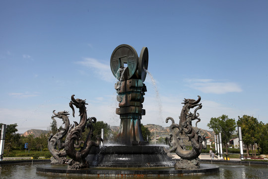 巨龙铜钱喷泉
