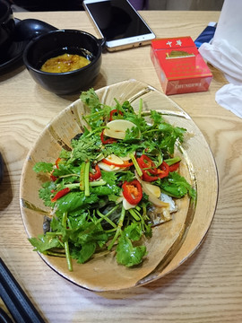 凉拌草鱼皮
