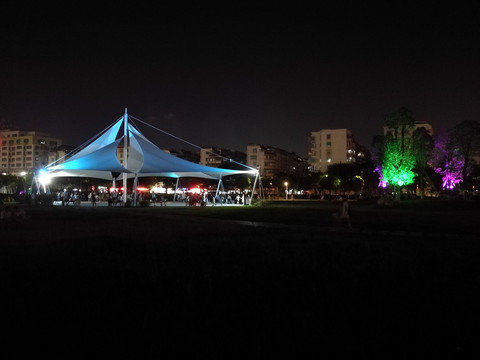 广场夜景