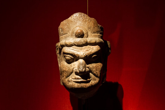 上海博物馆唐代天王石雕头像