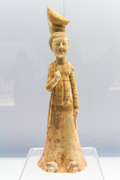 上海博物馆唐代贴金彩绘陶女俑