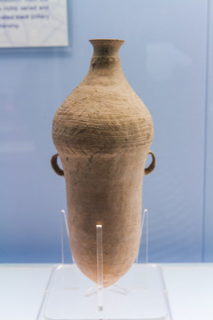 上海博物馆仰韶文化红陶尖底瓶