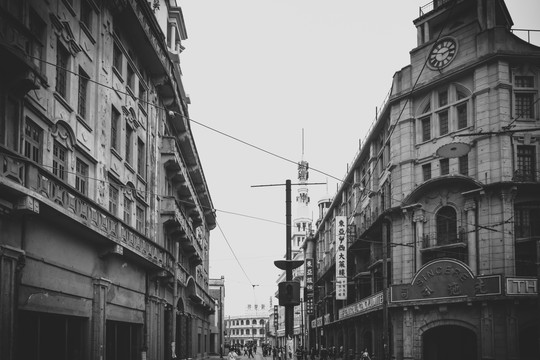 上海建筑街道黑白照片