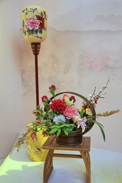 传统提篮插花