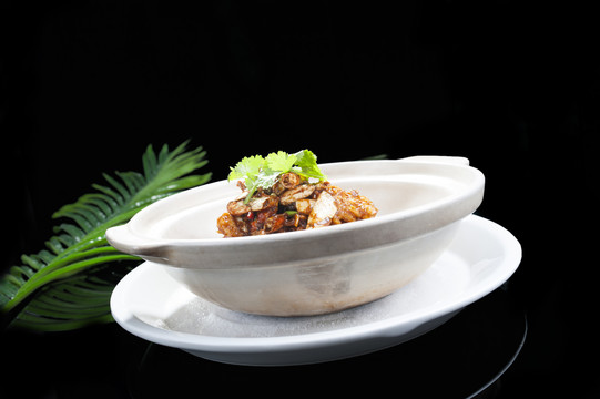 砂锅焗太子蟹
