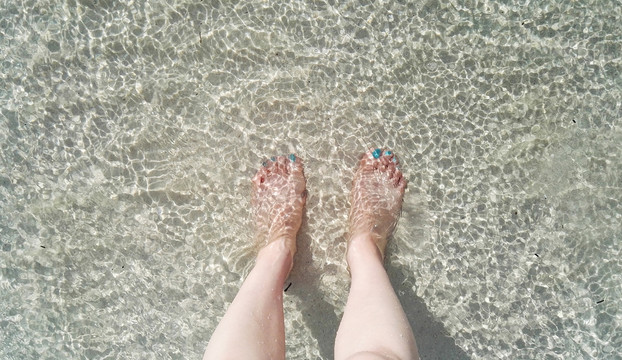 海水中的脚丫子