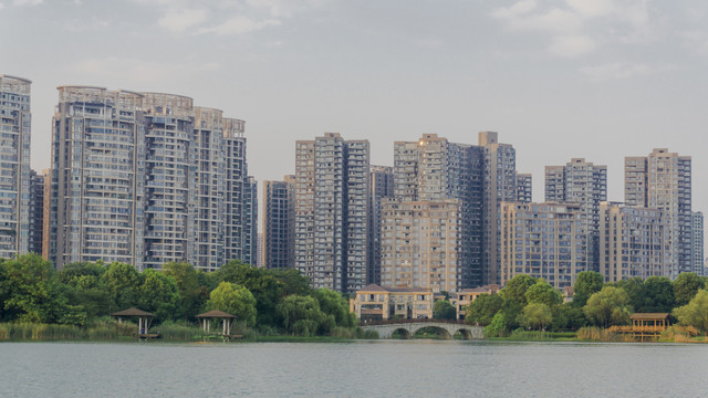 湖畔建筑