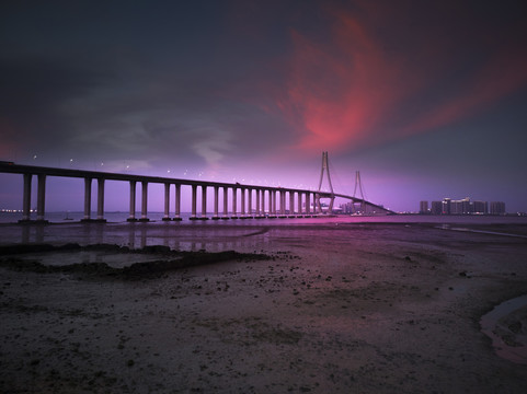 晚霞下的湛江跨海大桥