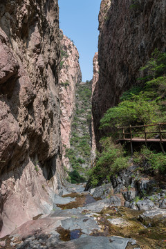 神潭大峡谷一线天