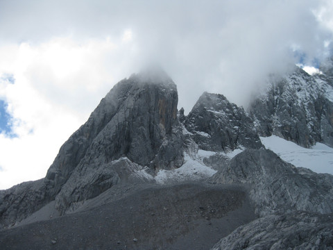 雪山山峰