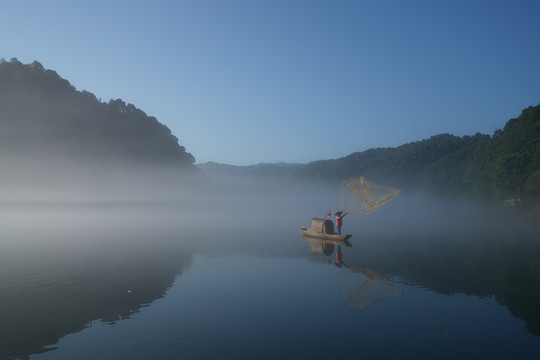 迷雾小东江