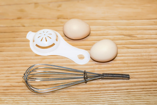 鸡蛋与打蛋器蛋清分离器