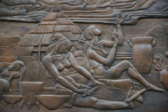 古代妇女纺织浮雕