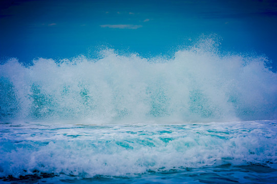 亚龙湾海浪