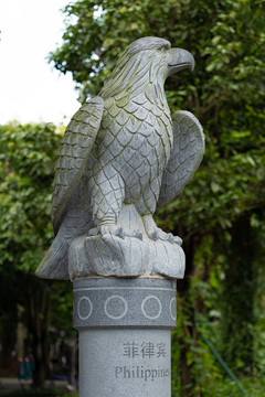 菲律宾鹰图腾雕塑