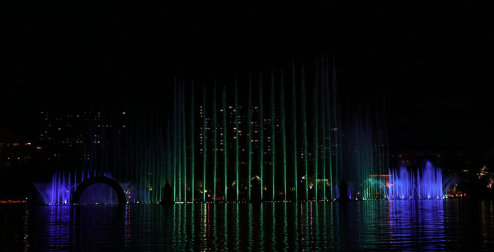 大明湖喷泉夜景
