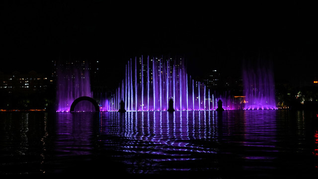 大明湖喷泉夜景
