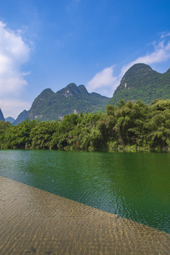 清澈河流