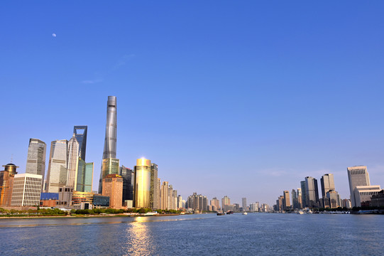 上海黄浦江畔地标建筑群
