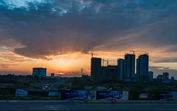 城市夜景晚霞天空
