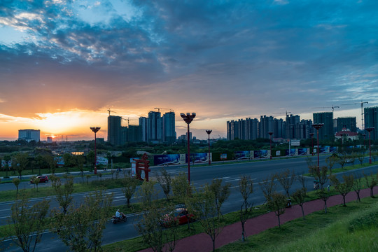 城市夜景晚霞天空