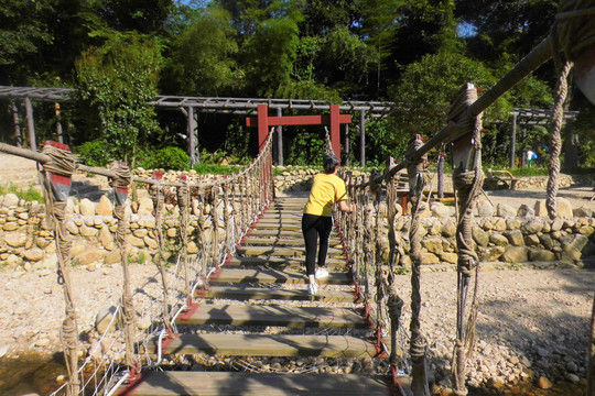 梁野山吊桥