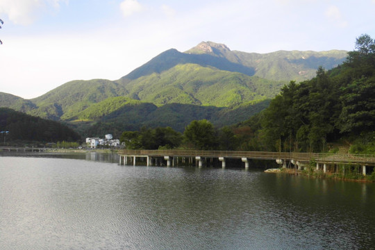 梁野山仙女湖景区