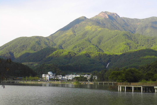 梁野山仙女湖景区