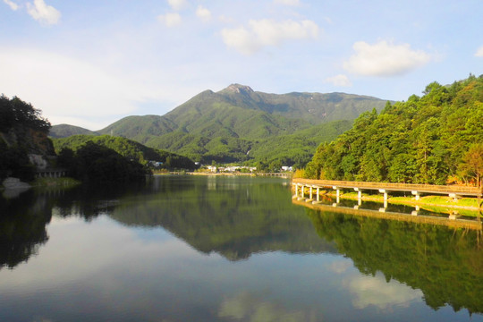 梁野山仙女湖景区