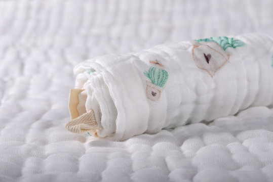 印花婴儿口水巾精密包线