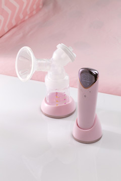 粉色电动吸奶器