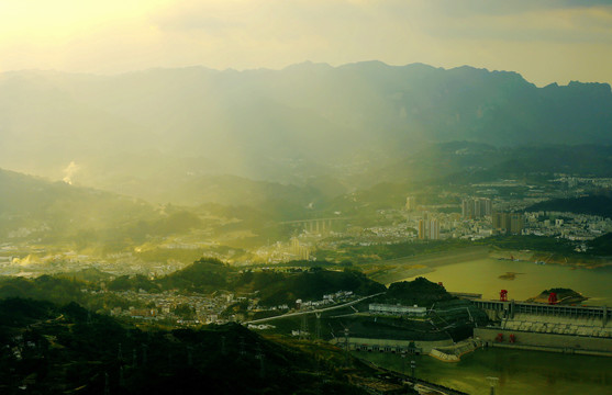 三峡大坝坝区的黄昏