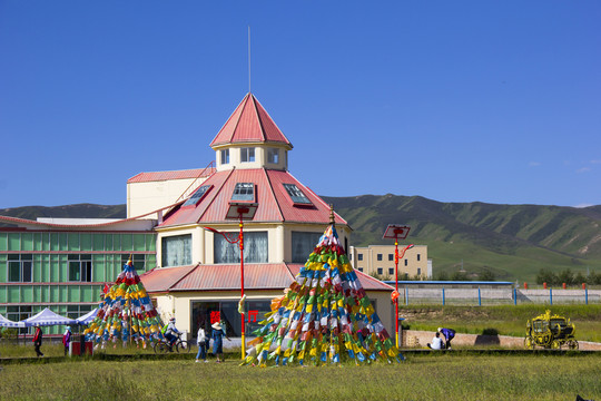 藏族建筑和七彩僧幡