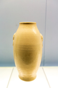 上海博物馆漳州窑黄釉橄榄瓶