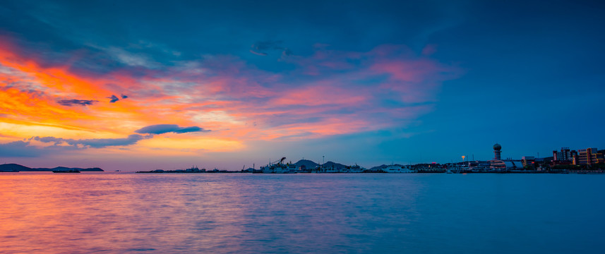 夕阳港湾