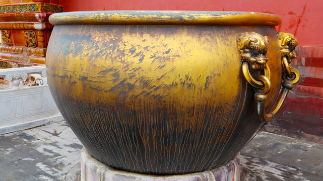故宫铜铸水缸