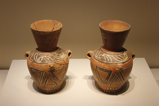 博物馆里展出的陶器
