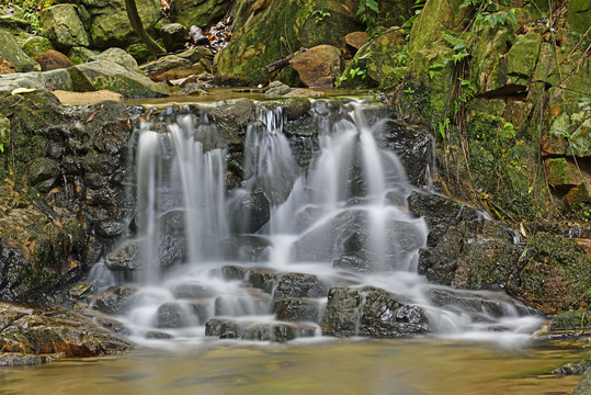 小溪流水