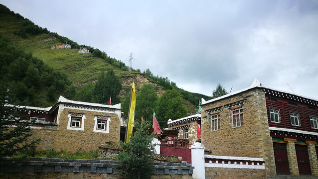 四川甘孜藏族民居