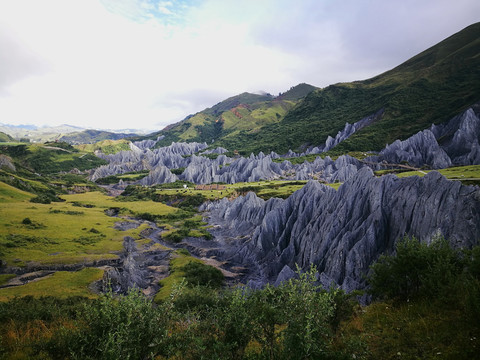 四川道孚县墨石公园