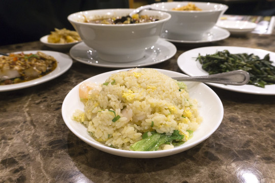 虾仁蛋炒饭