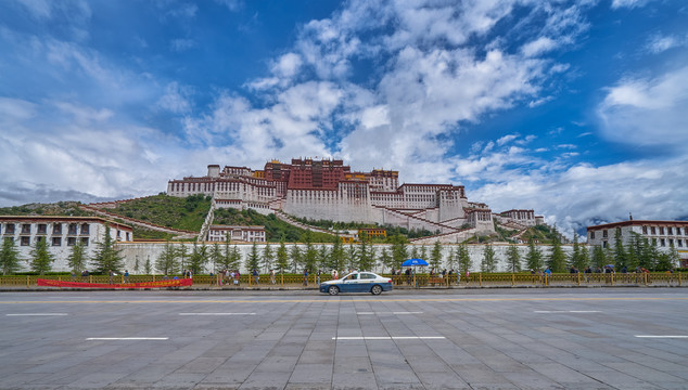 西藏宫堡建筑群