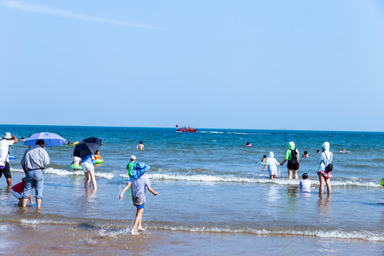 海边嬉戏