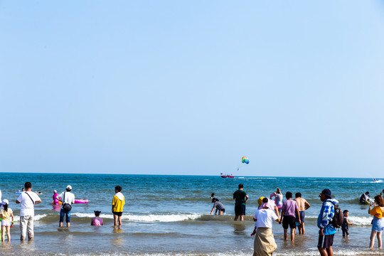 海边嬉戏