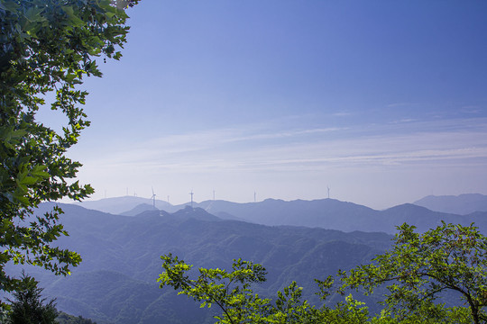 连绵山峦