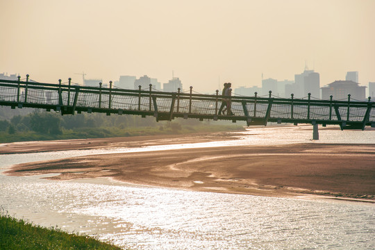 宝鸡渭河吊桥夕阳