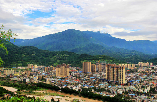 荥经县城
