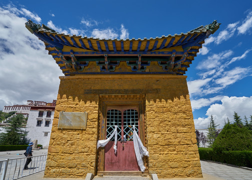 布达拉宫御制平定西藏碑亭