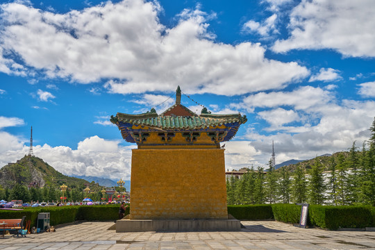 布达拉宫御制平定西藏碑亭